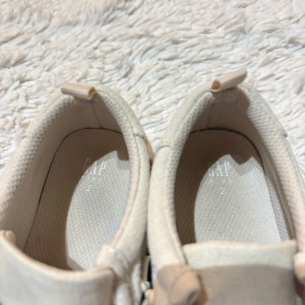 GAP‎ Kids Chambray Moc Sneakers Bedrock size 2 Cream Color Boys Shoes Slip On